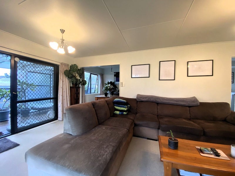 1420B Woodstock AVE, Mayfair , Hastings - Carousel 2