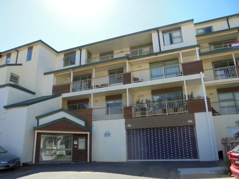 11/8 Girton Terrace, Mount Cook, Wellington - Carousel 1