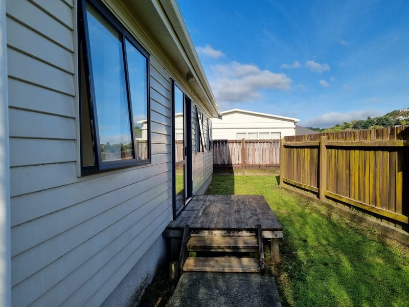 33A Findlay Street, Tawa, Wellington - Carousel 2