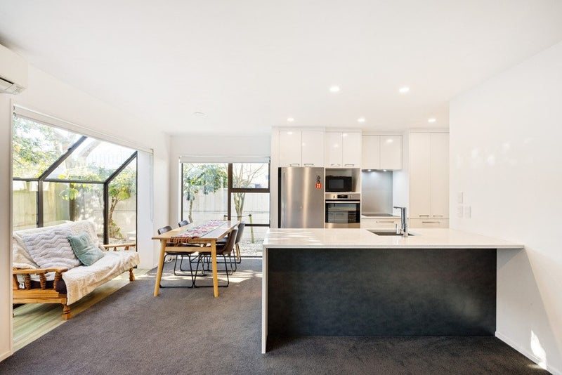 2/1 Winchester Street, Merivale, Christchurch - Carousel 1