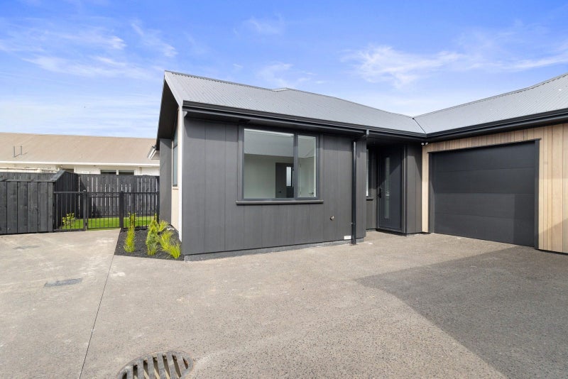 2/4 Duncan Road, St Andrews, Hamilton - Carousel 1
