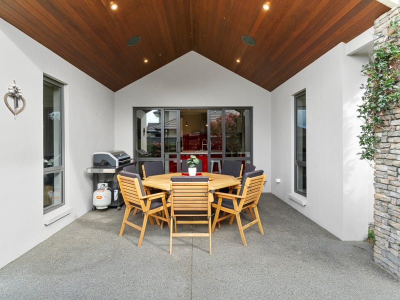 11 Johnnybro Place, Rototuna North, Hamilton - Carousel 2
