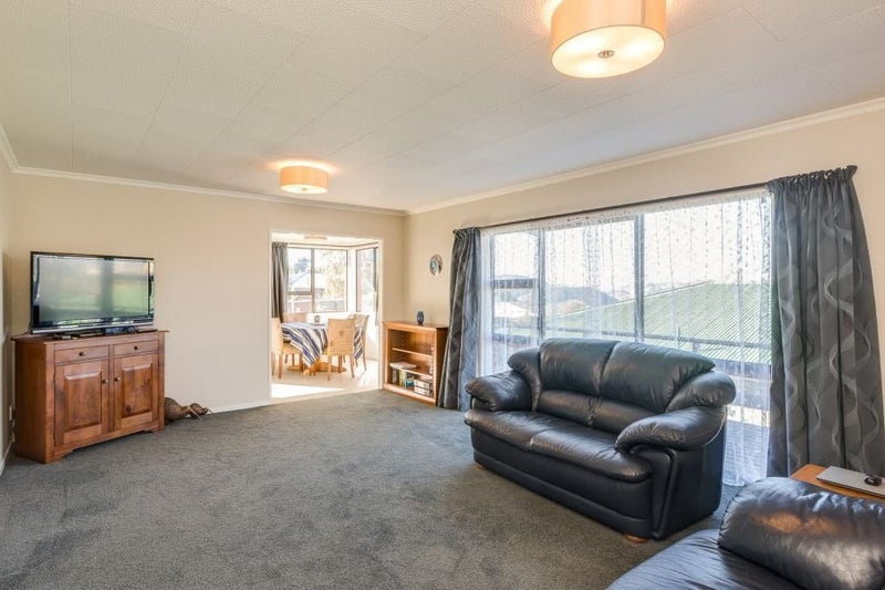 22 Preston Crescent, Belleknowes, Dunedin - Carousel 2