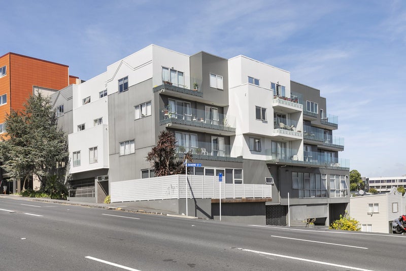 2D/121 Newton Road, Eden Terrace, Auckland - Carousel 2