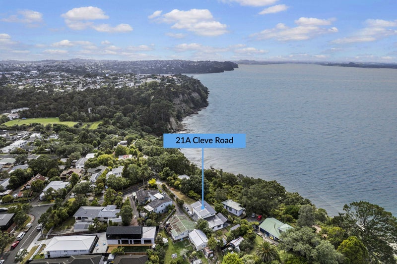 21A Cleve Road, Green Bay, Auckland - Carousel 1