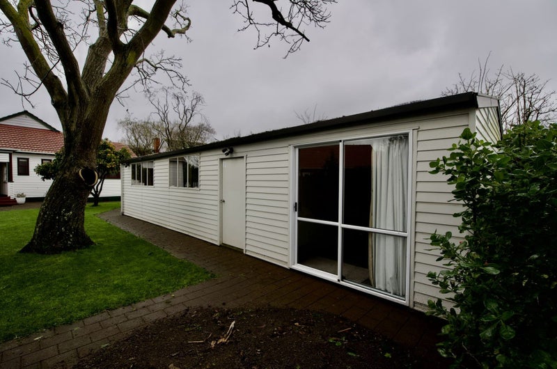 78 Savage Crescent, West End, Palmerston North - Carousel 24