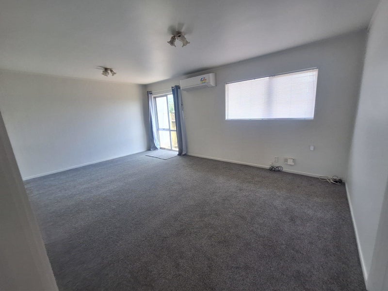 2/54 Kenderdine Road, Papatoetoe, Auckland - Carousel 1
