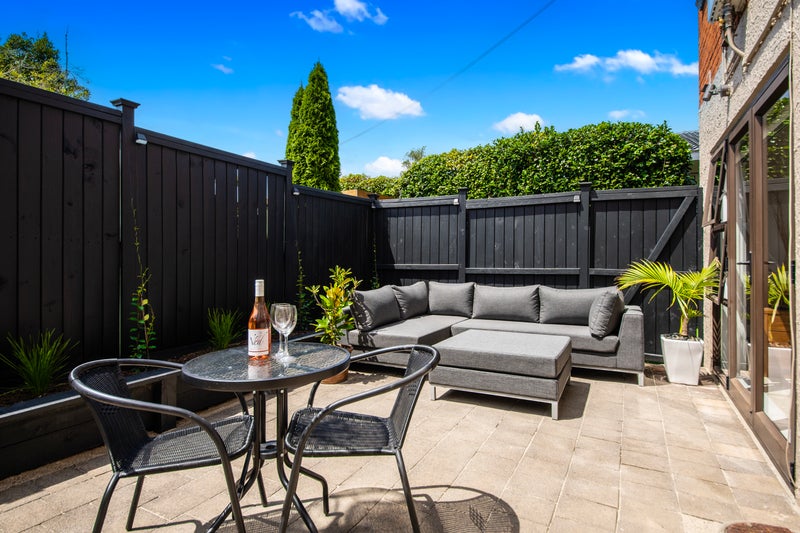 4B Kempthorne Crescent, Mission Bay, Auckland - Carousel 2