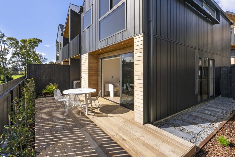 4/51 Taipari Road, Te Atatu Peninsula, Auckland - Carousel 1