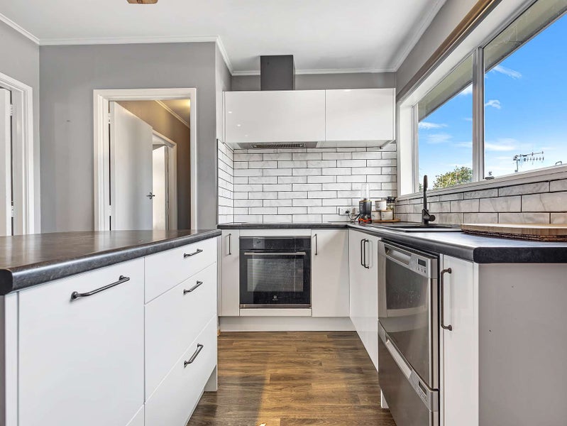 2/608 Heretaunga Street East, Parkvale, Hastings - Carousel 1