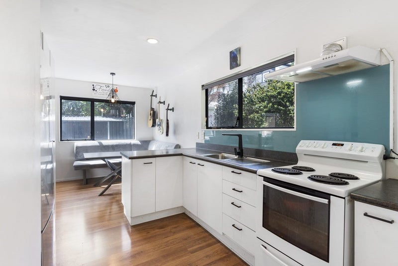 61A Graham Avenue, Te Atatu Peninsula, Auckland - Carousel 1