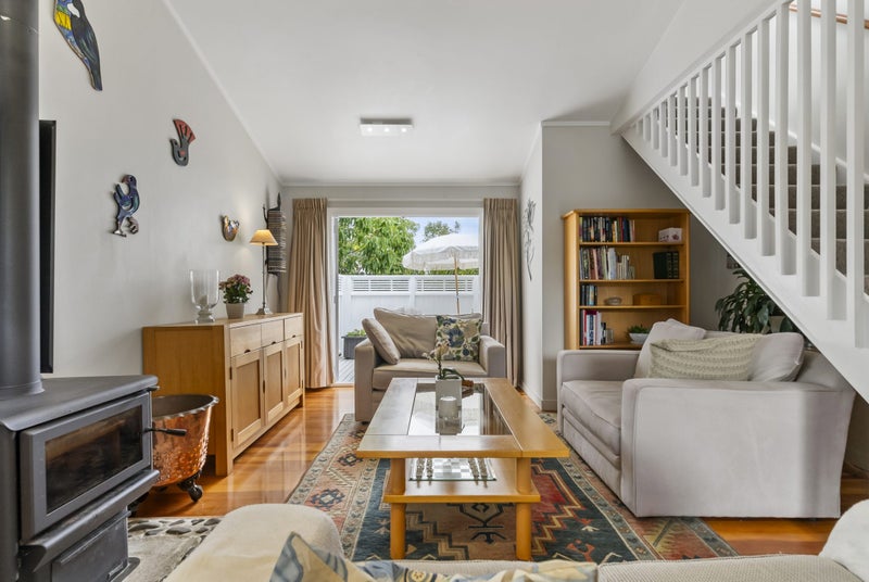 11 Bromley Place, Glen Innes, Auckland - Carousel 2