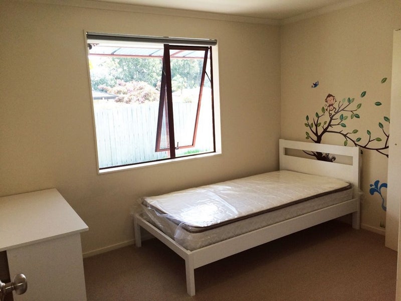 10A Louvain Place, Greenhithe, Auckland - Carousel 2