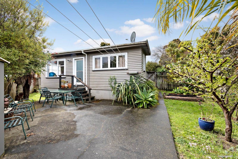 1/137A View Road, Sunnyvale, Auckland - Carousel 2