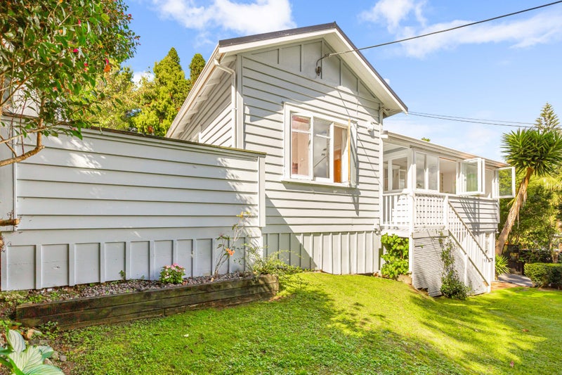 88 Woodlands Park Road, Titirangi, Auckland - Carousel 2