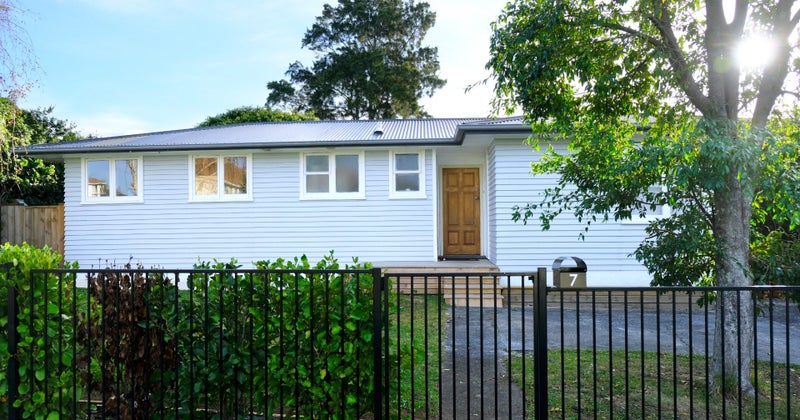7 Farringdon Street, Glen Innes, Auckland - Carousel 1