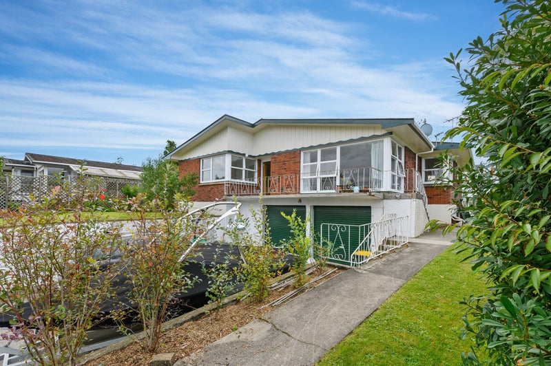 7 Tirita Street, Kawaha Point, Rotorua - Carousel 2
