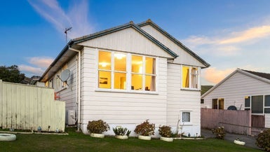 192 Warspite Avenue, Waitangirua, Porirua - Carousel 1