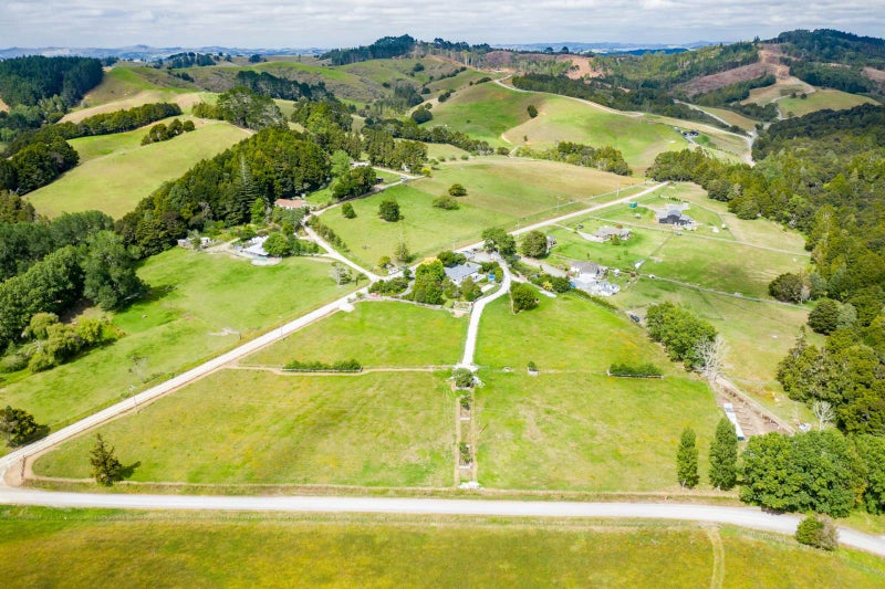 16 Pampas Lane, Te Arai, Wellsford - Carousel 2