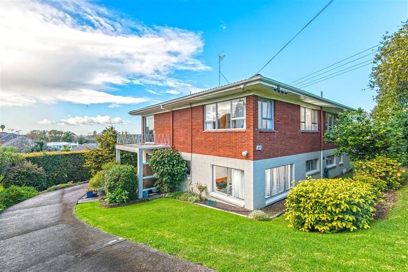33A Forrest Hill Road, Milford, Auckland - Carousel 2