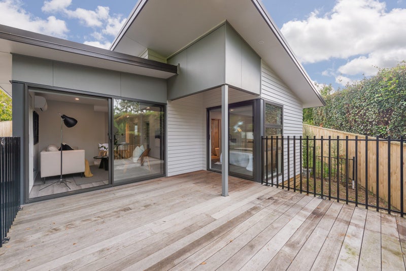 6B Zingaro Place, Massey, Auckland - Carousel 1