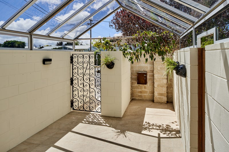 5 Ngaio Street, Eastbourne, Lower Hutt - Carousel 2