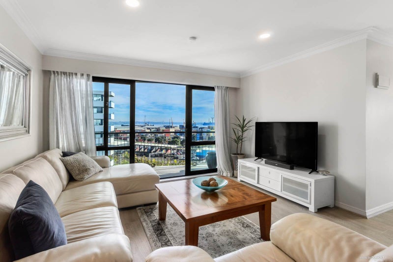 5D/118 Gladstone Road, Parnell, Auckland - Carousel 1