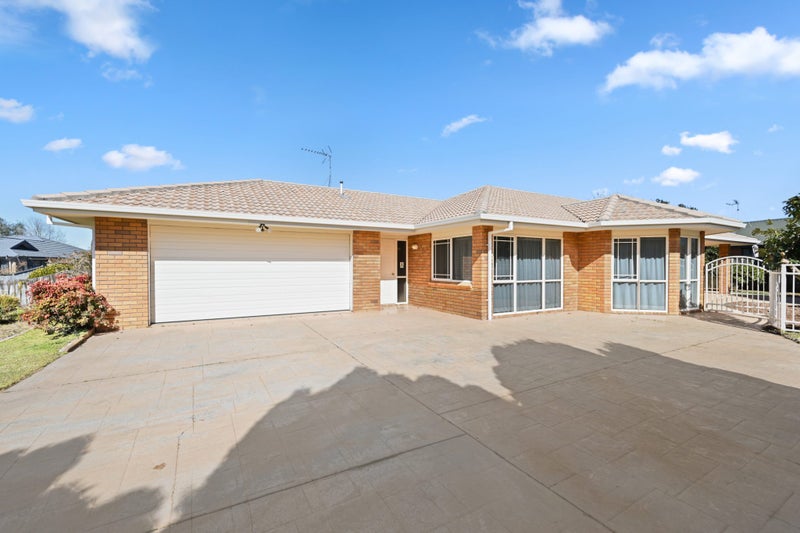 13 Blairgowrie Place, Rototuna North, Hamilton - Carousel 1