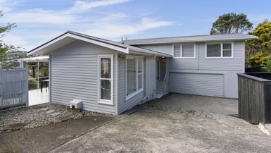 18 Fairburn Grove, Johnsonville, Wellington - Carousel 1