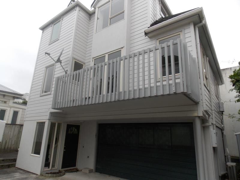 16C Moturoa Street, Pipitea, Wellington - Carousel 1