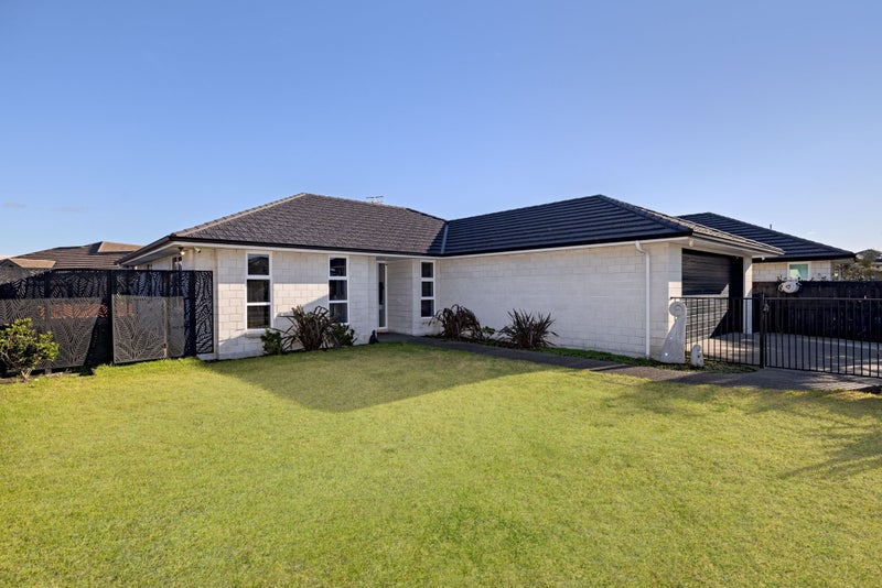 24 Te Kio Crescent, Papamoa Beach, Papamoa - Carousel 1