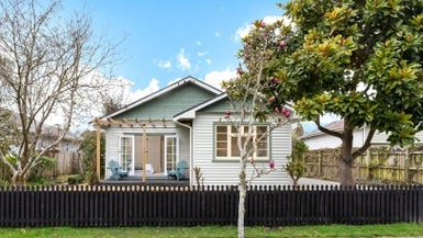 10 Mayfield Avenue, St Albans, Christchurch - Carousel 1