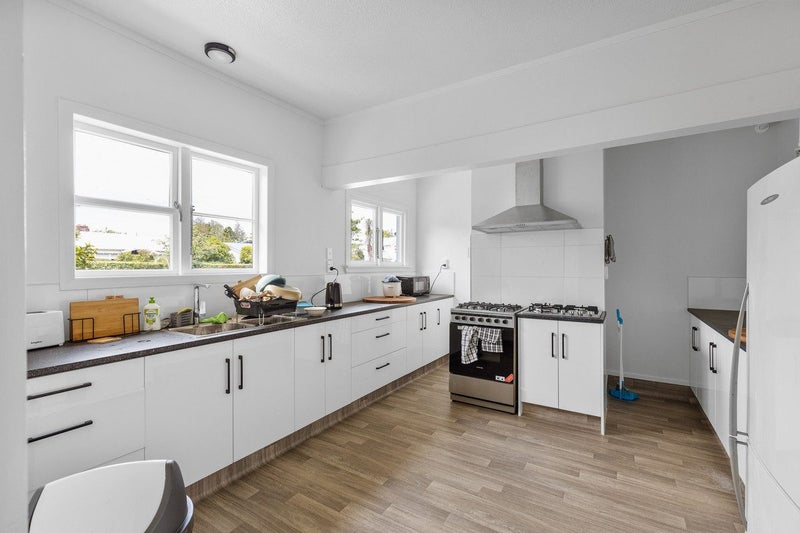 22 Palm Avenue, Hokowhitu, Palmerston North - Carousel 2