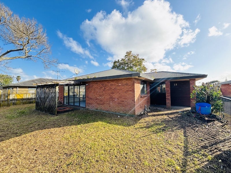 21 Robertson Road, Favona, Auckland - Carousel 2