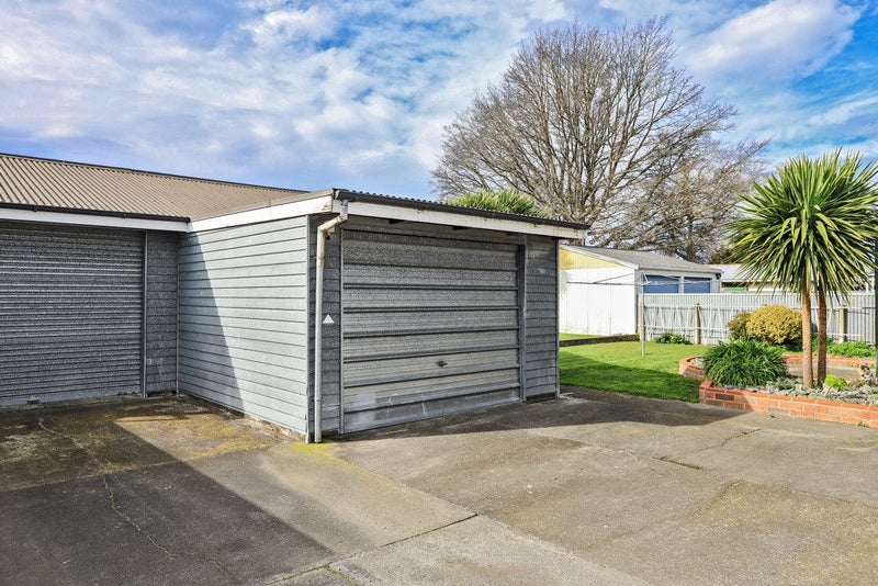 221 Sunnybank Crescent, Camberley, Hastings - Carousel 12