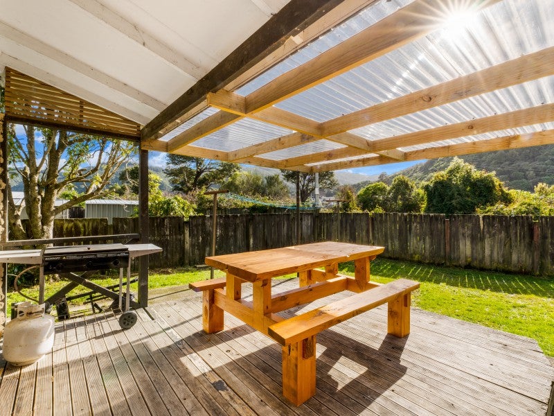 2/79 Gemstone Drive, Birchville, Upper Hutt - Carousel 2