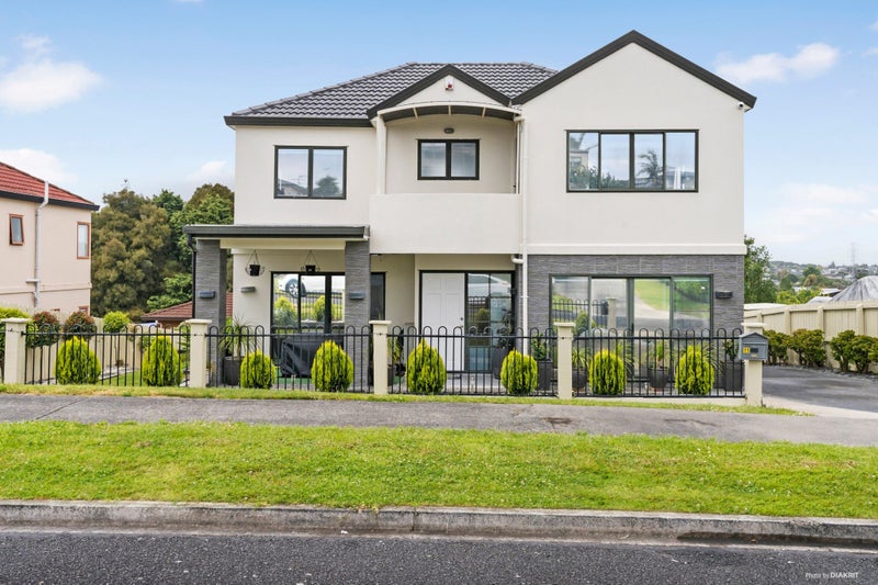 11 Chieftain Rise, Goodwood Heights, Auckland - Carousel 1