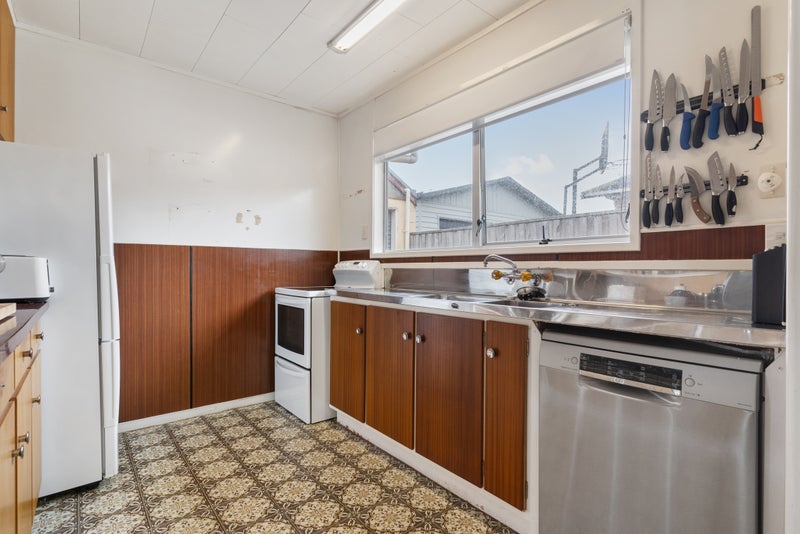 4 Sealand Place, Mangere Bridge, Auckland - Carousel 2