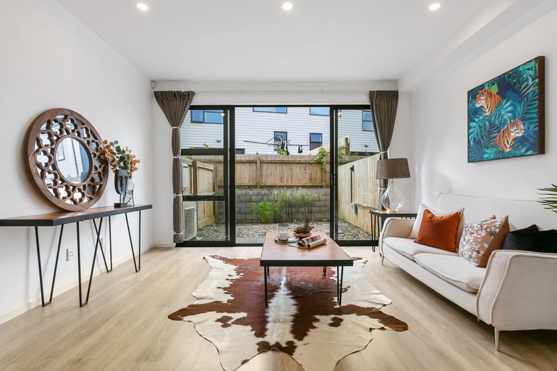 16 Ti Kouka Lane, Sandringham, Auckland - Carousel 1