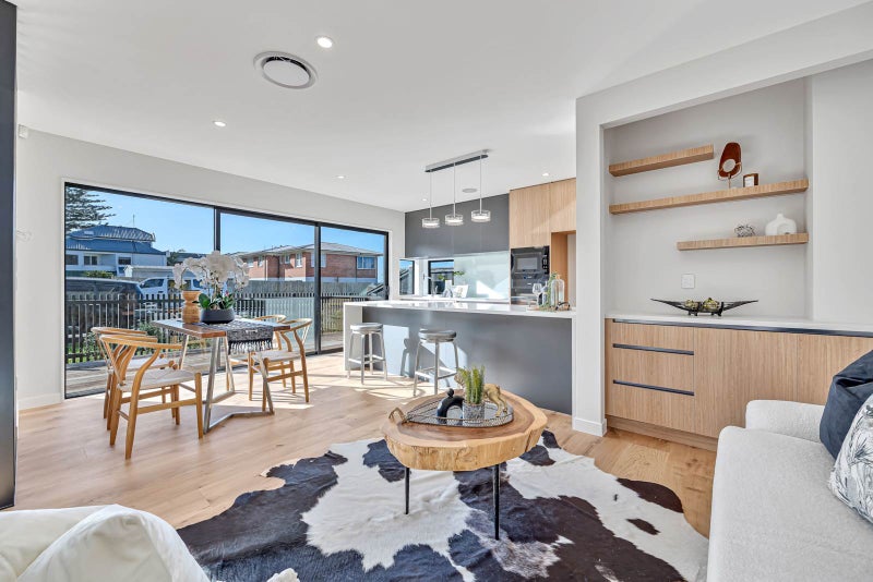 2A Luke Place, Eastern Beach, Auckland - Carousel 1