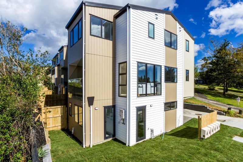 1/66 Bruce Road, Glenfield, Auckland - Carousel 1