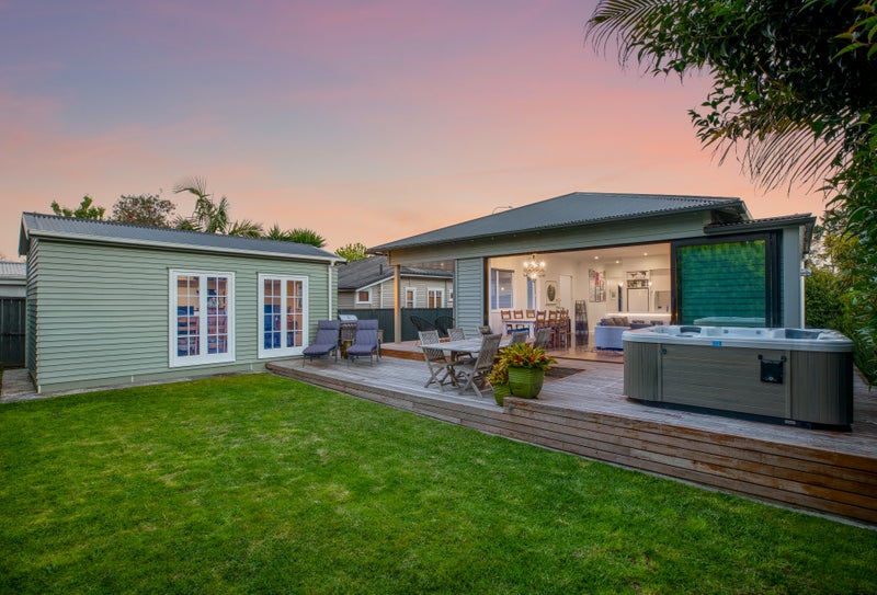 1019 Great North Road, Point Chevalier, Auckland - Carousel 1