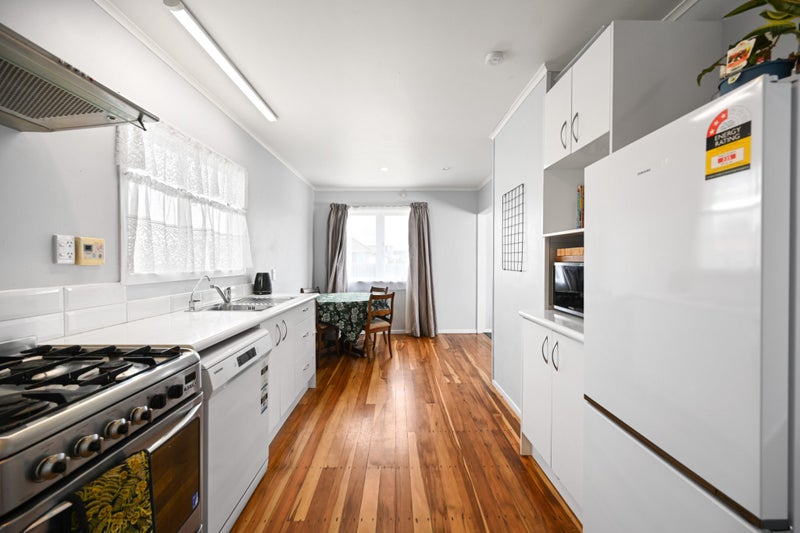 87 Montgomery Crescent, Bader, Hamilton - Carousel 2