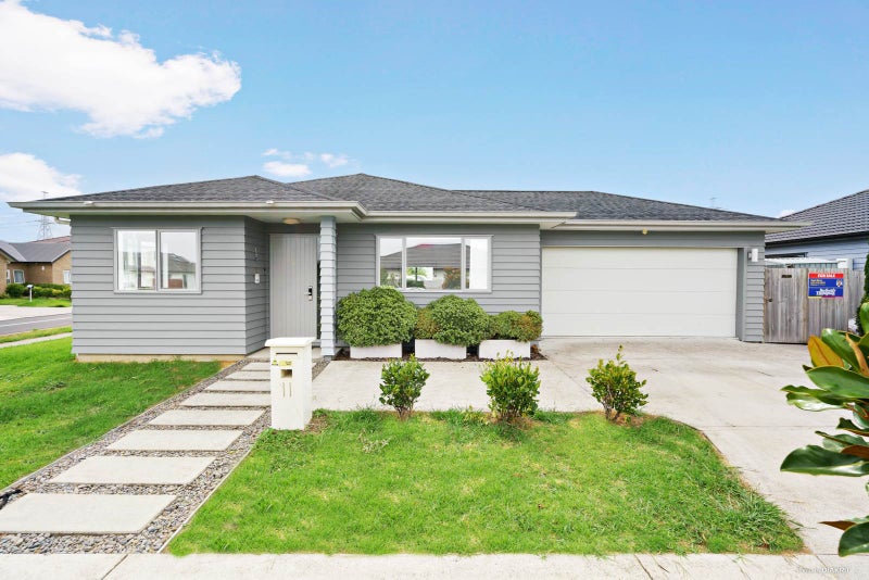 11 Peerless Avenue, Takanini, Auckland - Carousel 1