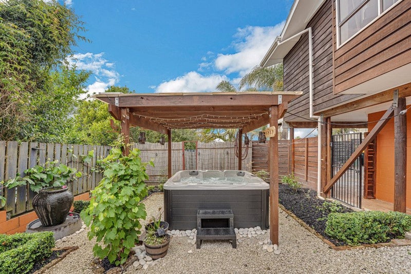 2/11 Heron Place, Pakuranga Heights, Auckland - Carousel 2