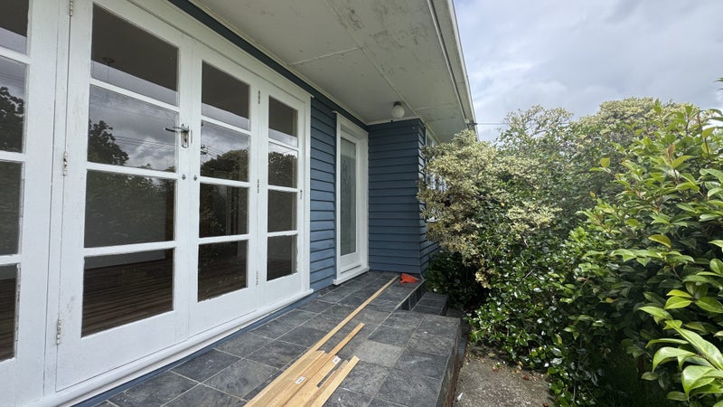 7 Abbotleigh Avenue, Te Atatu Peninsula, Auckland - Carousel 1