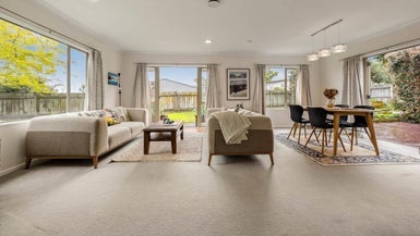 38 Earnslaw Crescent, Clover Park, Auckland - Carousel 1