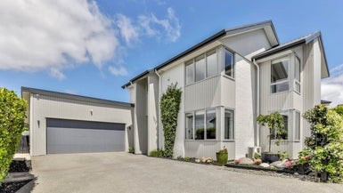 33B Silverton Avenue, Wai o Taiki Bay, Auckland - Carousel 1