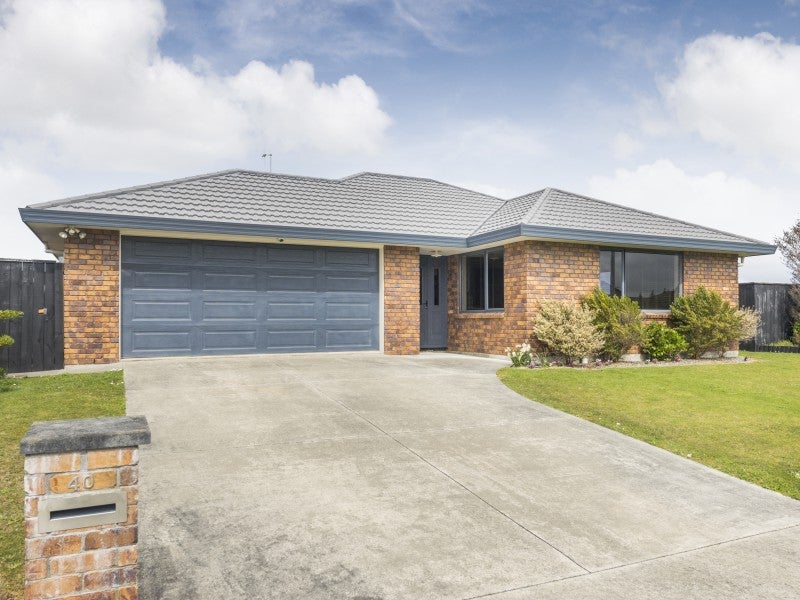40 Brooklyn Heights Drive, Kelvin Grove, Palmerston North - Carousel 1