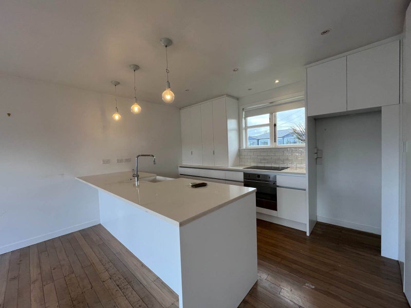 4 Fernwood Place, Wai o Taiki Bay, Auckland - Carousel 2